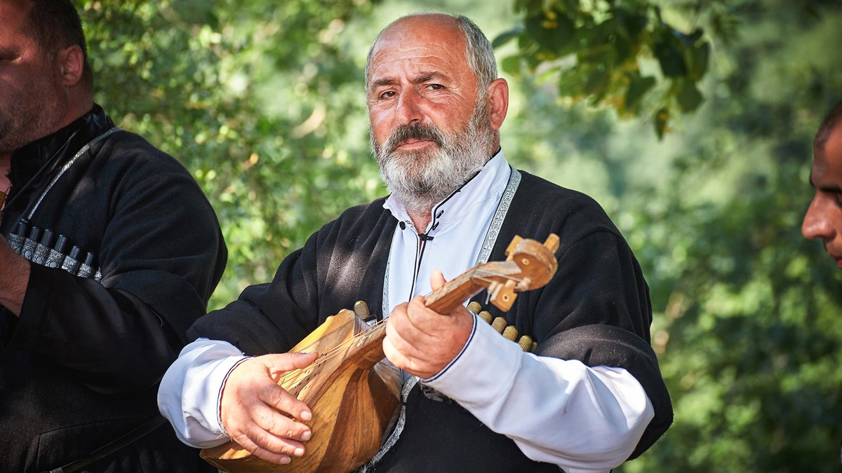 კაცი ქართულ ეროვნულ კოსტიუმში