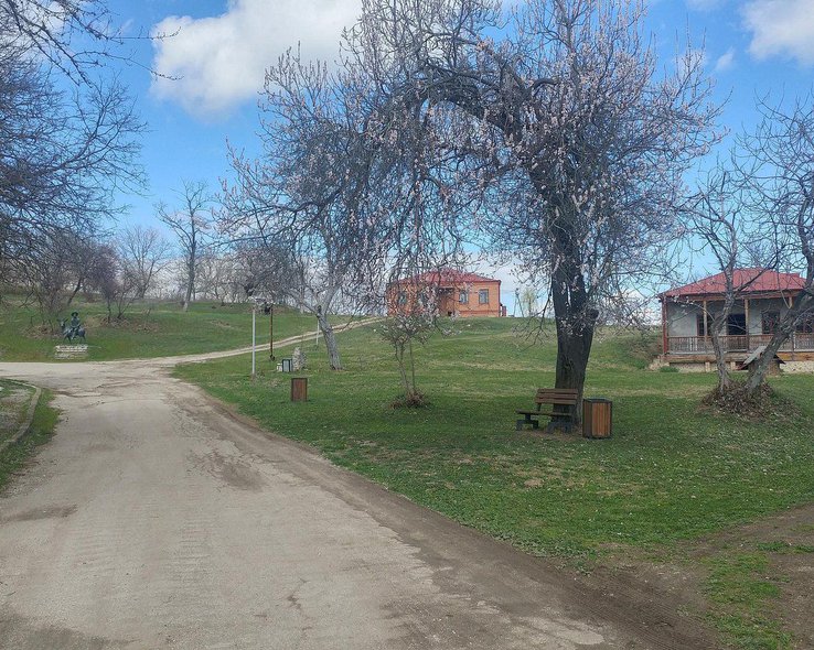 Дорога к дому Нино Пиросманишвили в Грузии