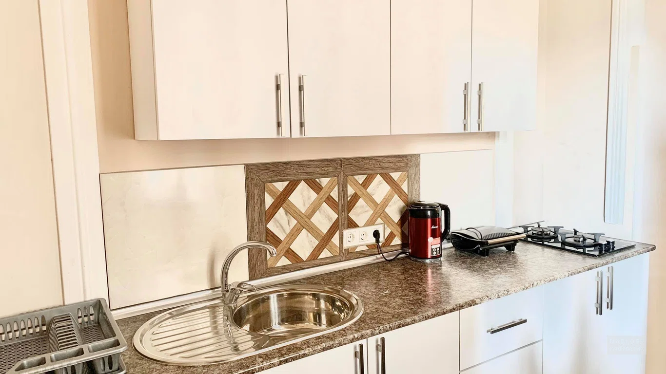 Кухня в номере отеля Grayhouse Elia Apartmant
