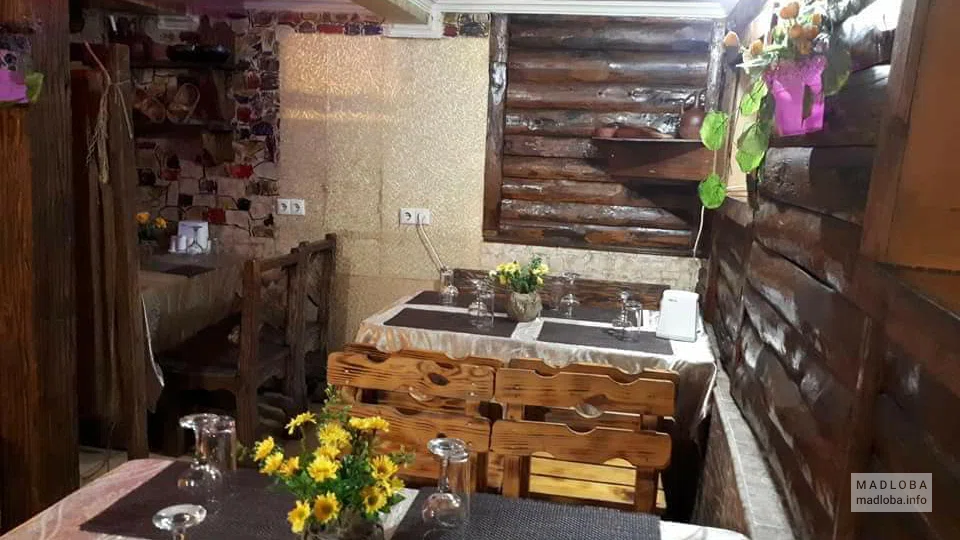 Столы в ресторане "Гриль-кафе Батуми"