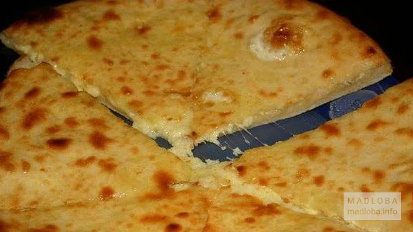 Сырная лепешка в Батуми