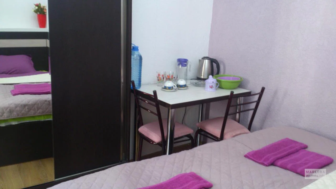 Стол в номере Guest House Madonna