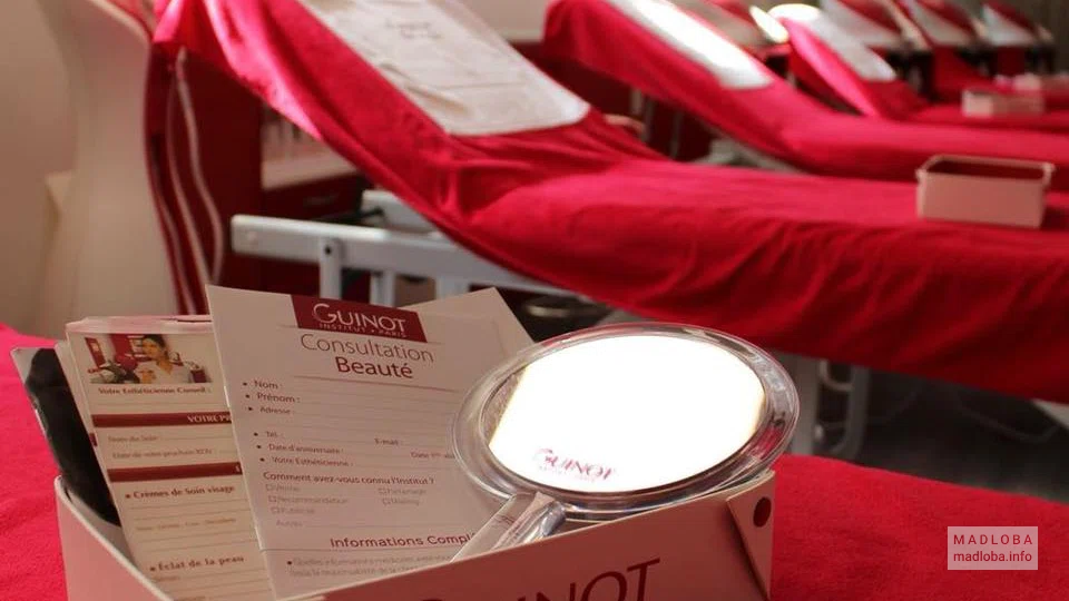 Визитки института красоты «Guinot Georgia»