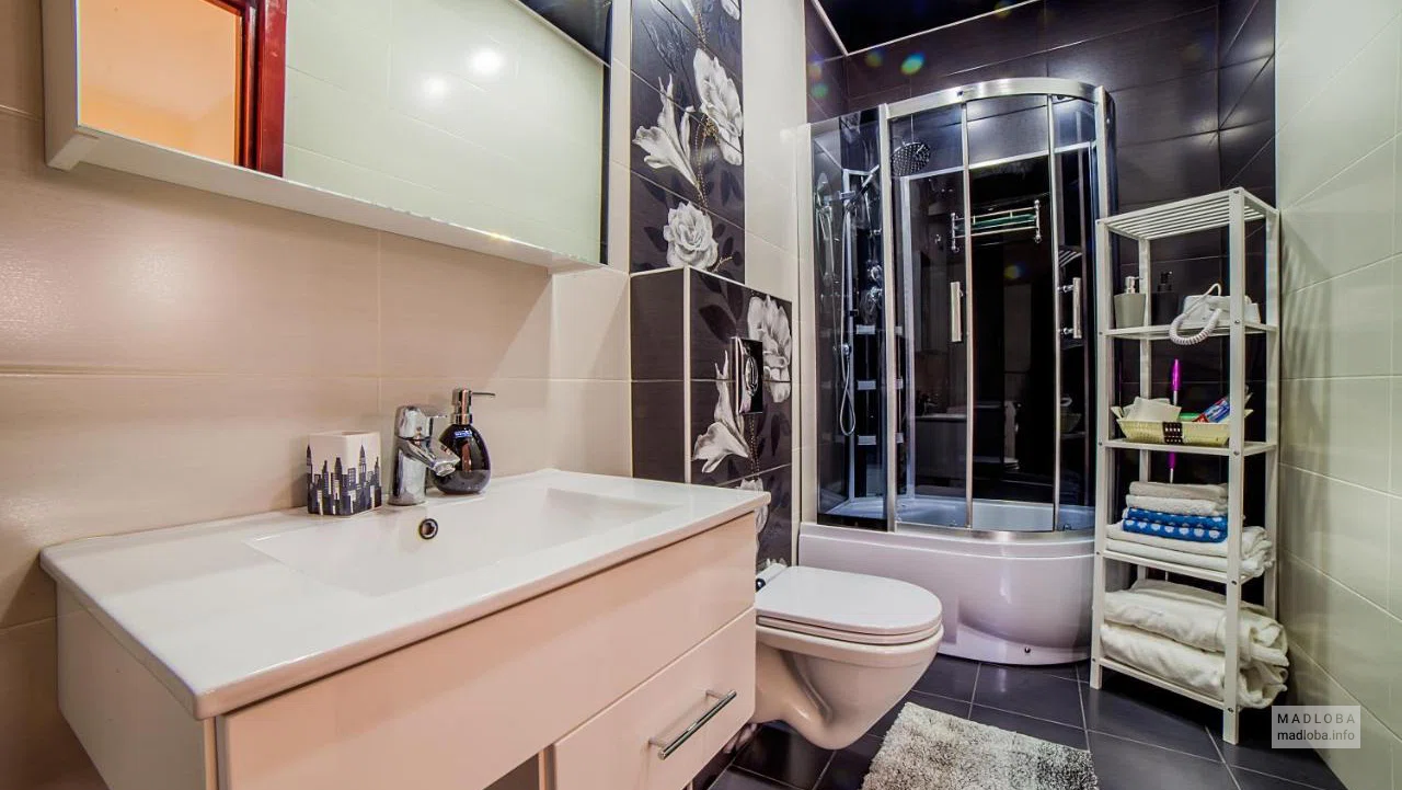 Ванная комната в номере Hermes Apartments