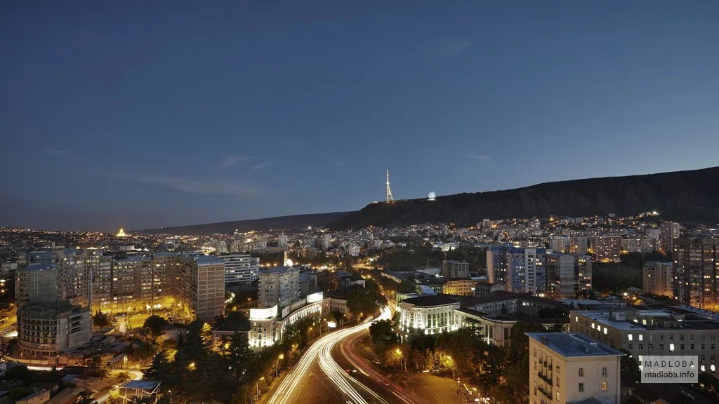 Вид на город из Holiday Inn Tbilisi