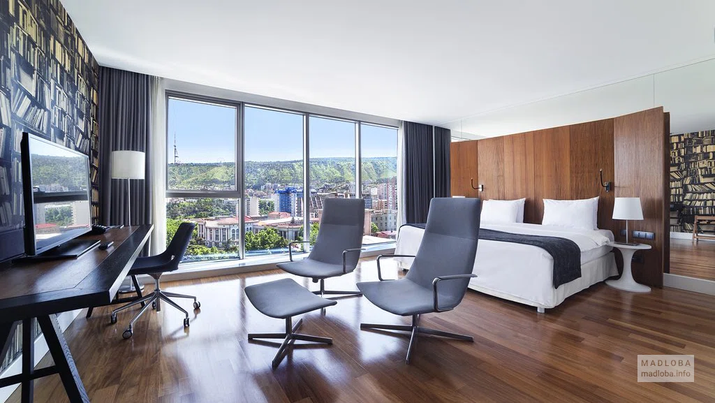 Номер в Holiday Inn Tbilisi