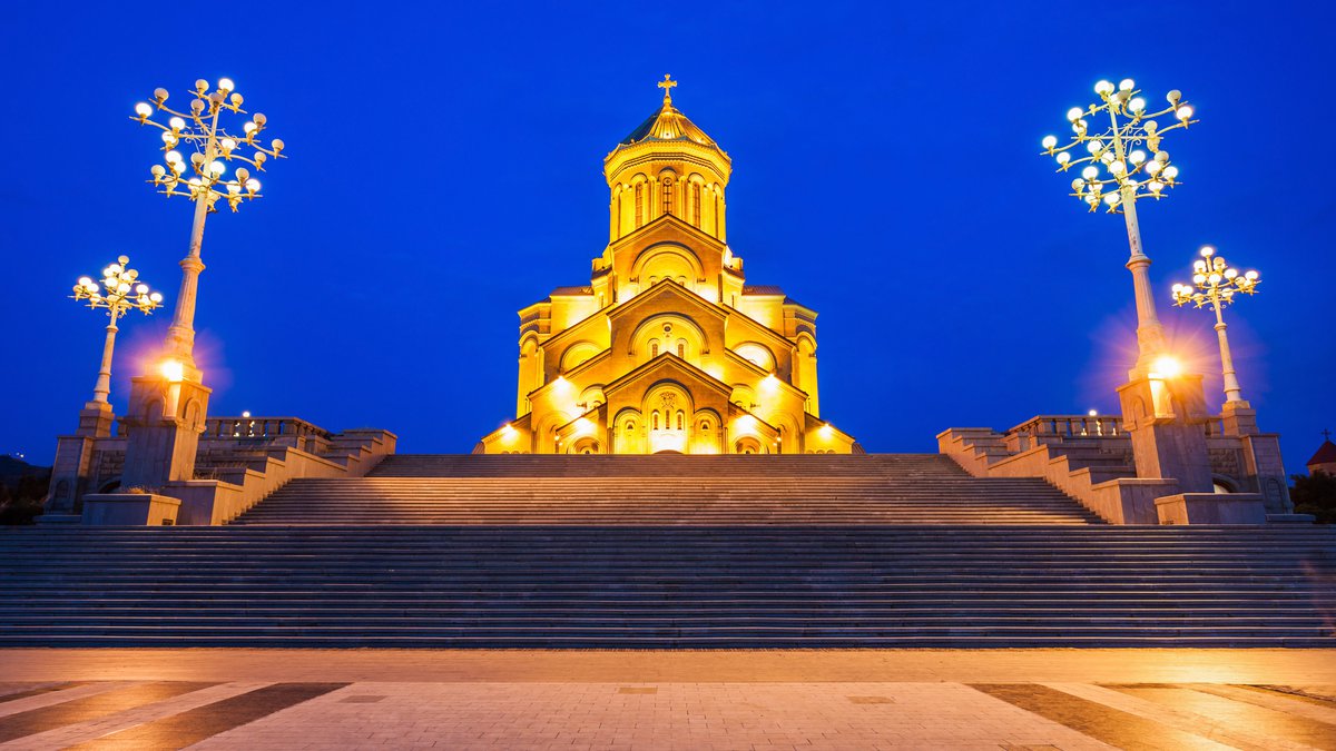 Храм Иверской иконы Пресвятой Богородицы с ночной подсветкой