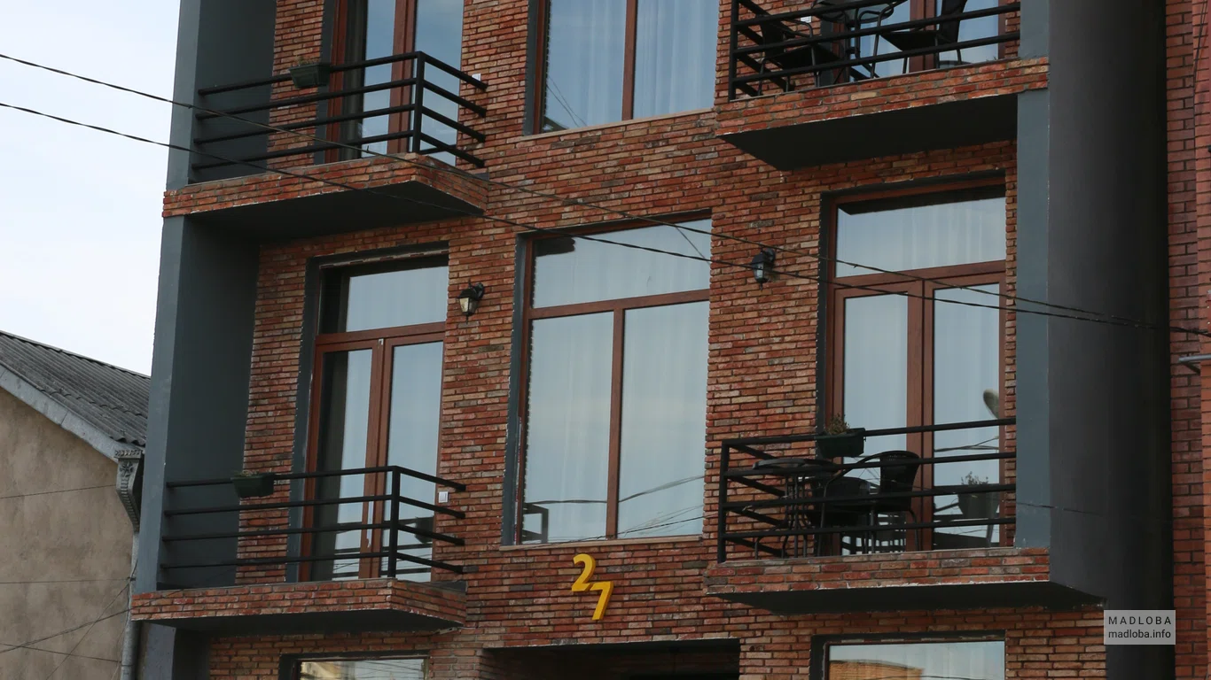 Фасад здания Hotel 27