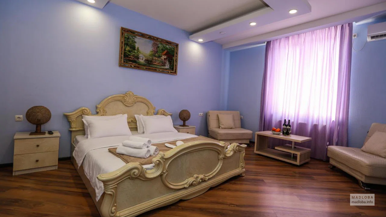 Интерьер номера отеля 2Floors