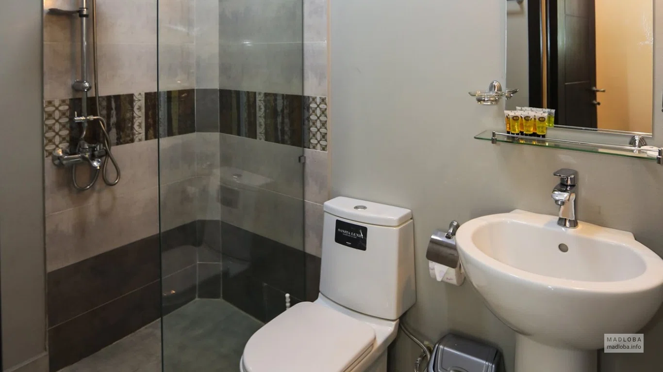 Санузел в номере отеле 2Floors