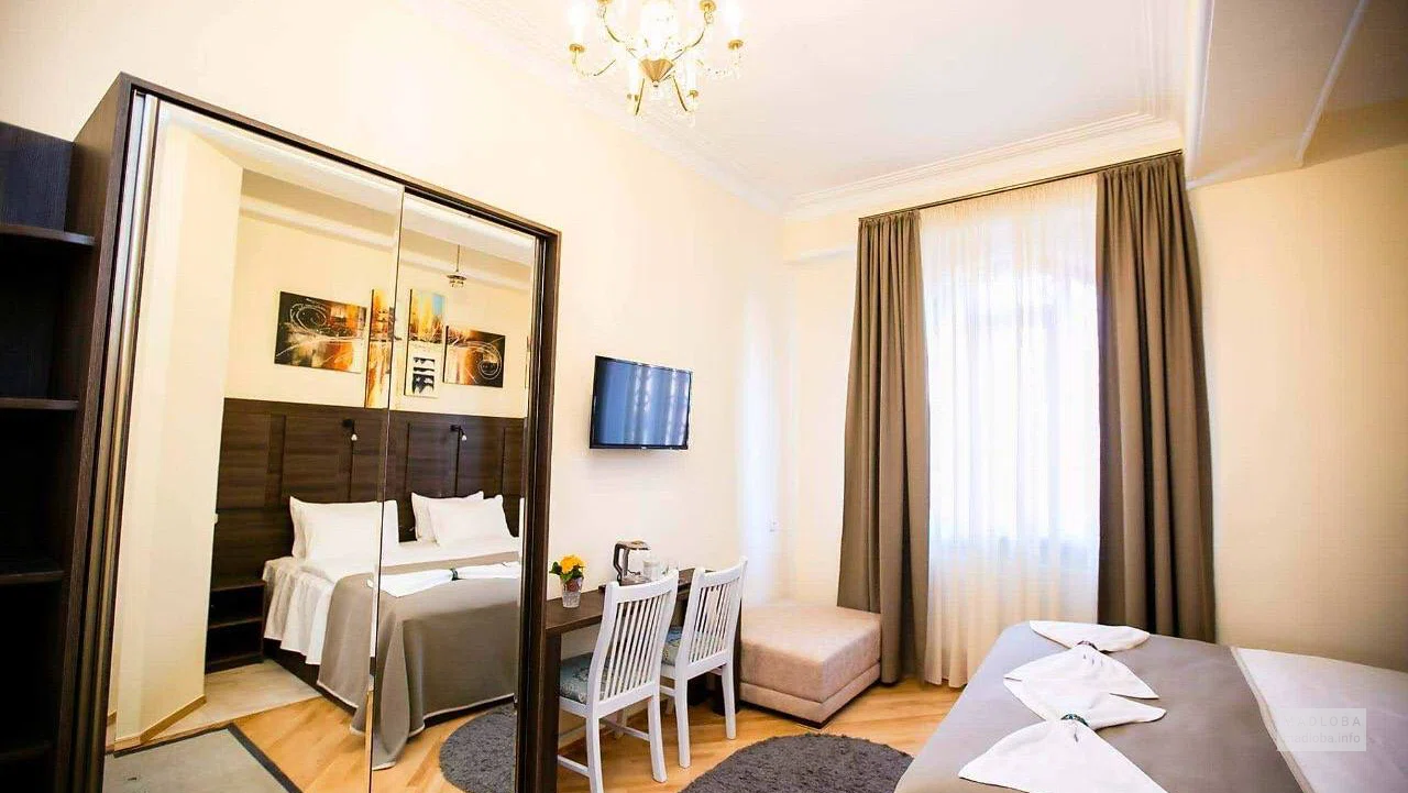 Интерьер спальни в номере Hotel Badagi