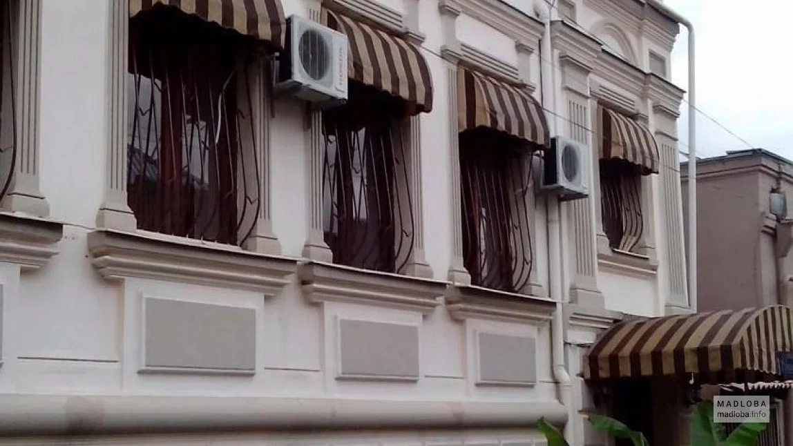 Здание Hotel Classic в Грузии