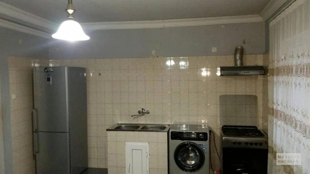 Интерьер кухни в номере отеля