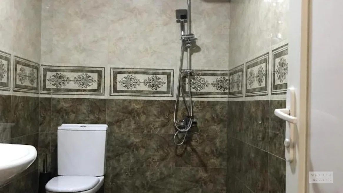 Санузел в номере отеля Гранд