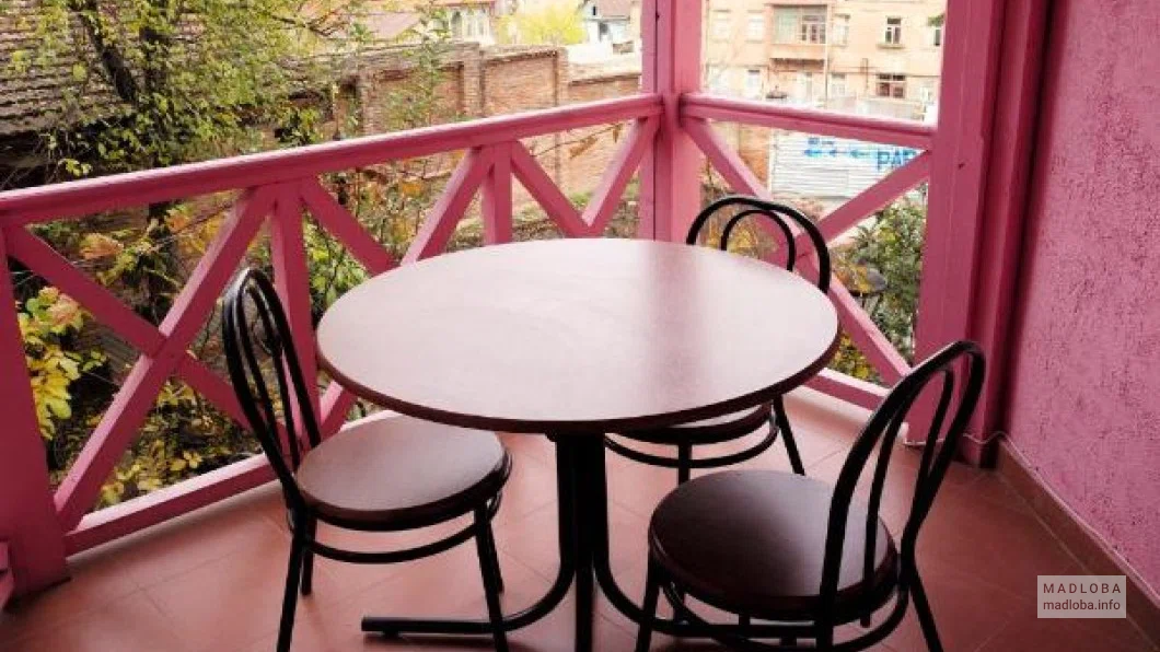 Балкон в номере Hotel Kalanga