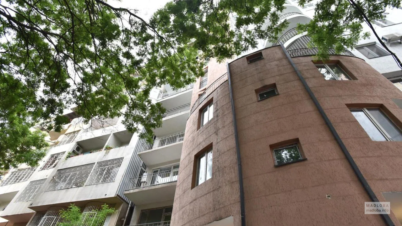 Здание Hotel Vere Tower в Тбилиси