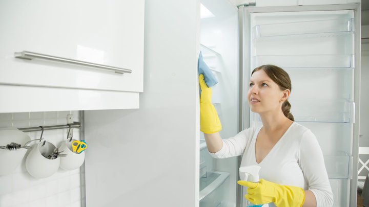 How to clean your refrigerator properly