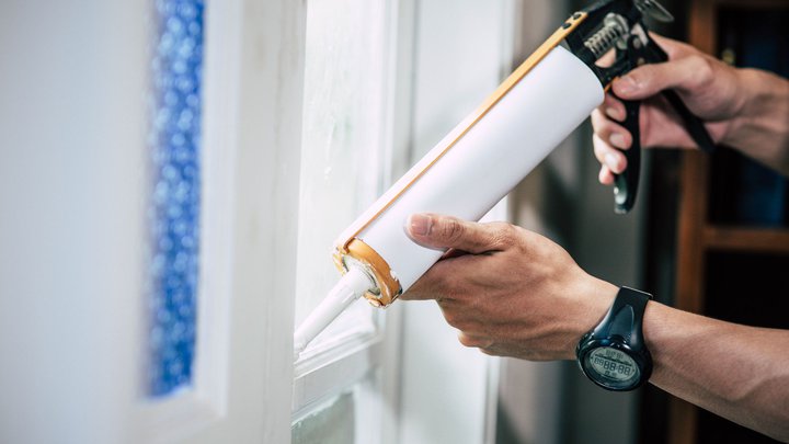 How to ensure the tightness of plastic windows in the living space