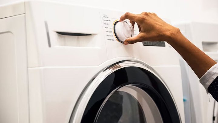 How to fix a leaking washing machine door?
