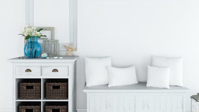 How to properly organize a storage system in the hallway