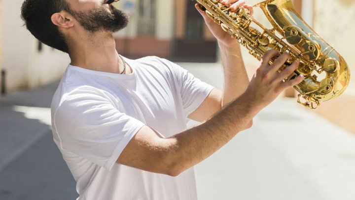 How to start playing saxophone from scratch? What are the first steps to take?