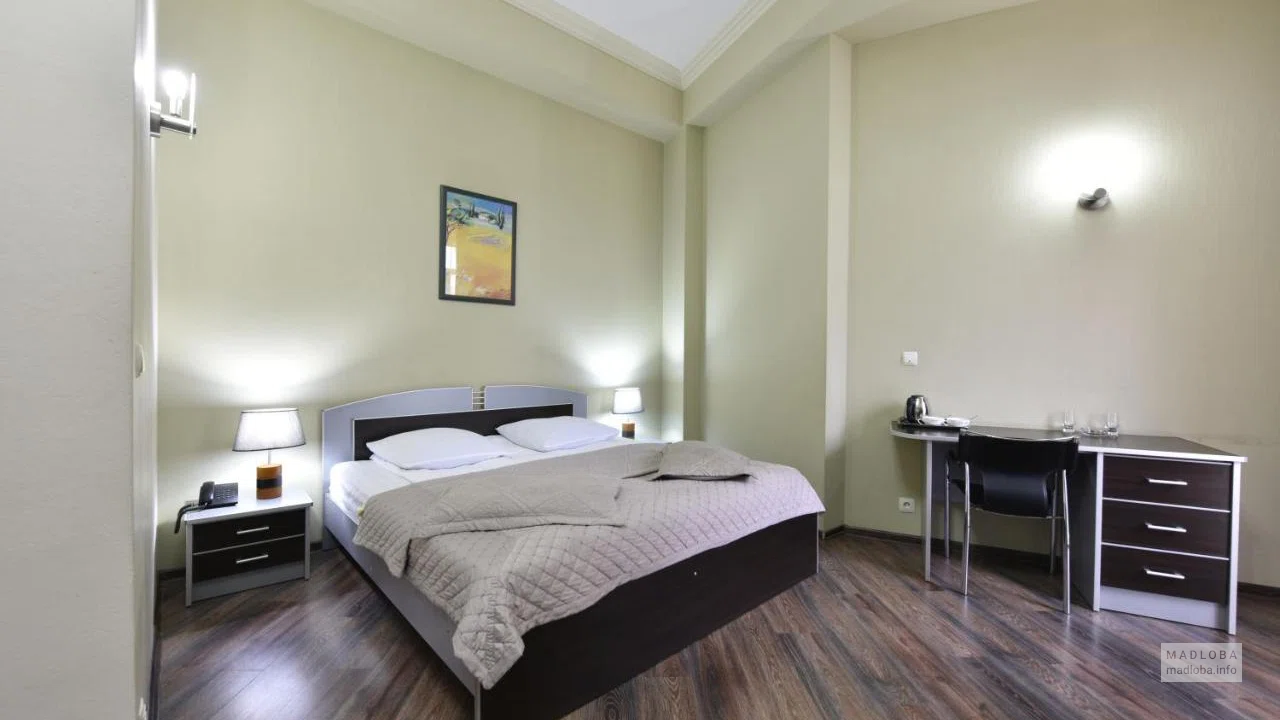 Hotel IR-ME-NI
