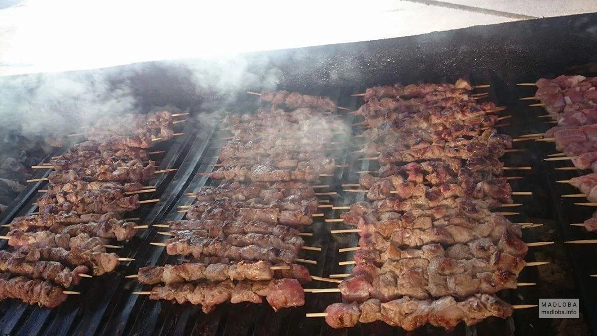 Шашлык на мангале Батуми