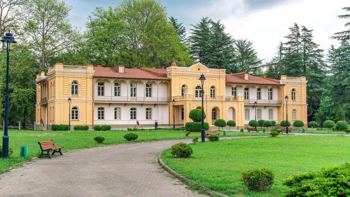დადიანის სახელმწიფო ისტორიულ-არქიტექტურული მუზეუმის ტერიტორია