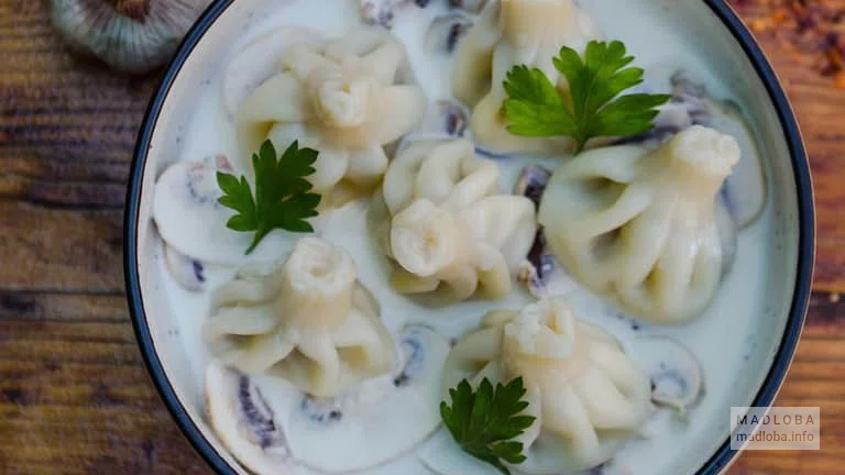 Хинкали в батумском кафе