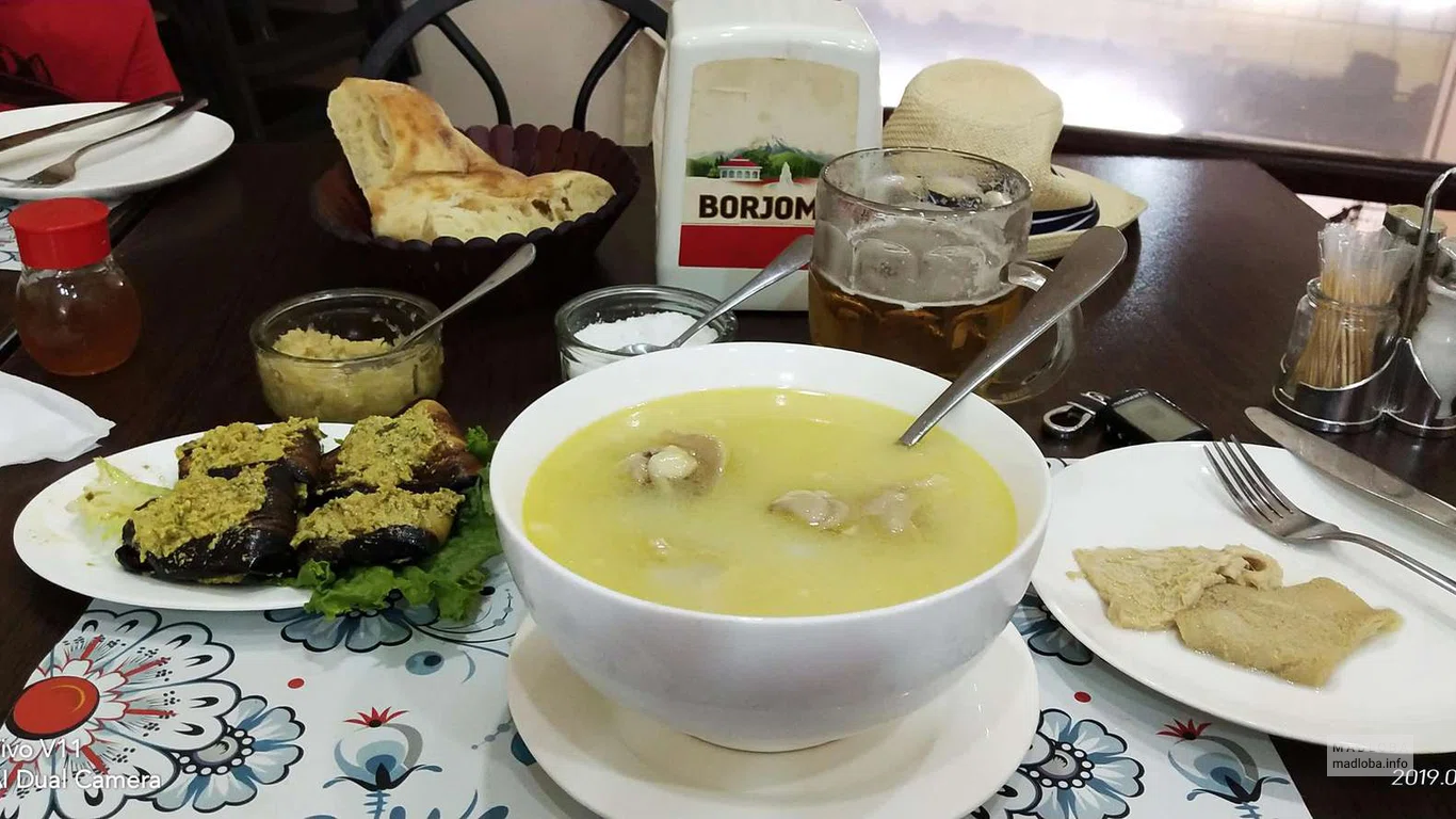Пельмени с бульоном