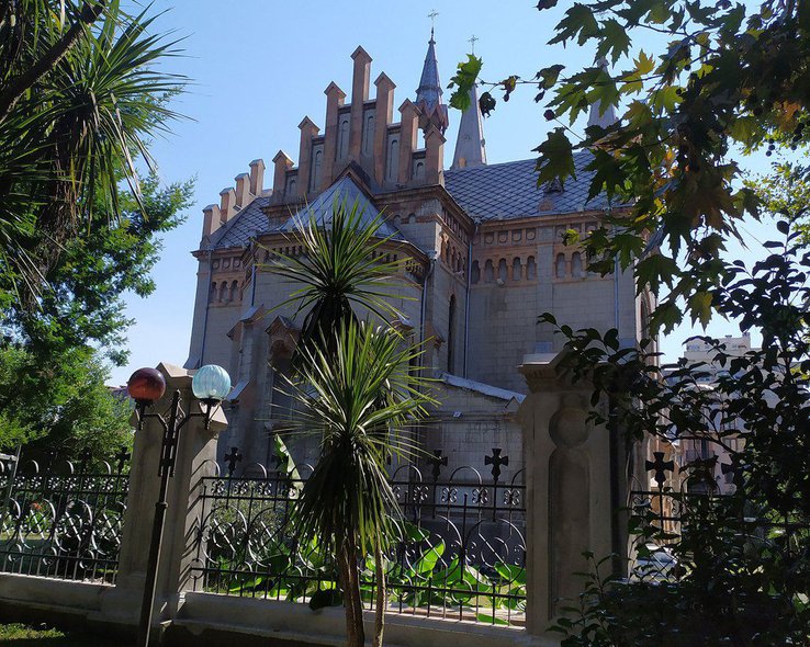 kafedralnyy-sobor-batumi-03.jpg