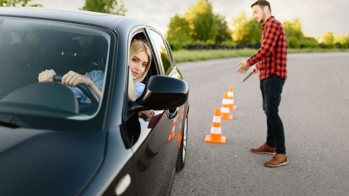 Driving school (17 Avtomshenebeli St.)