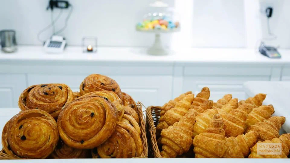 Круассаны и булочки в ресторане Kashkashi