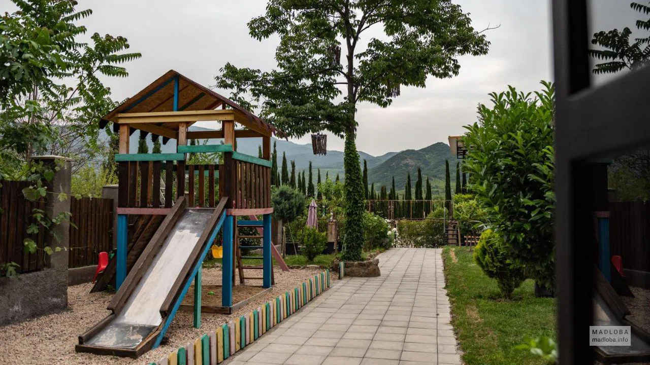 Детская площадка в Panoramic Hotel Khedi в Мцхете