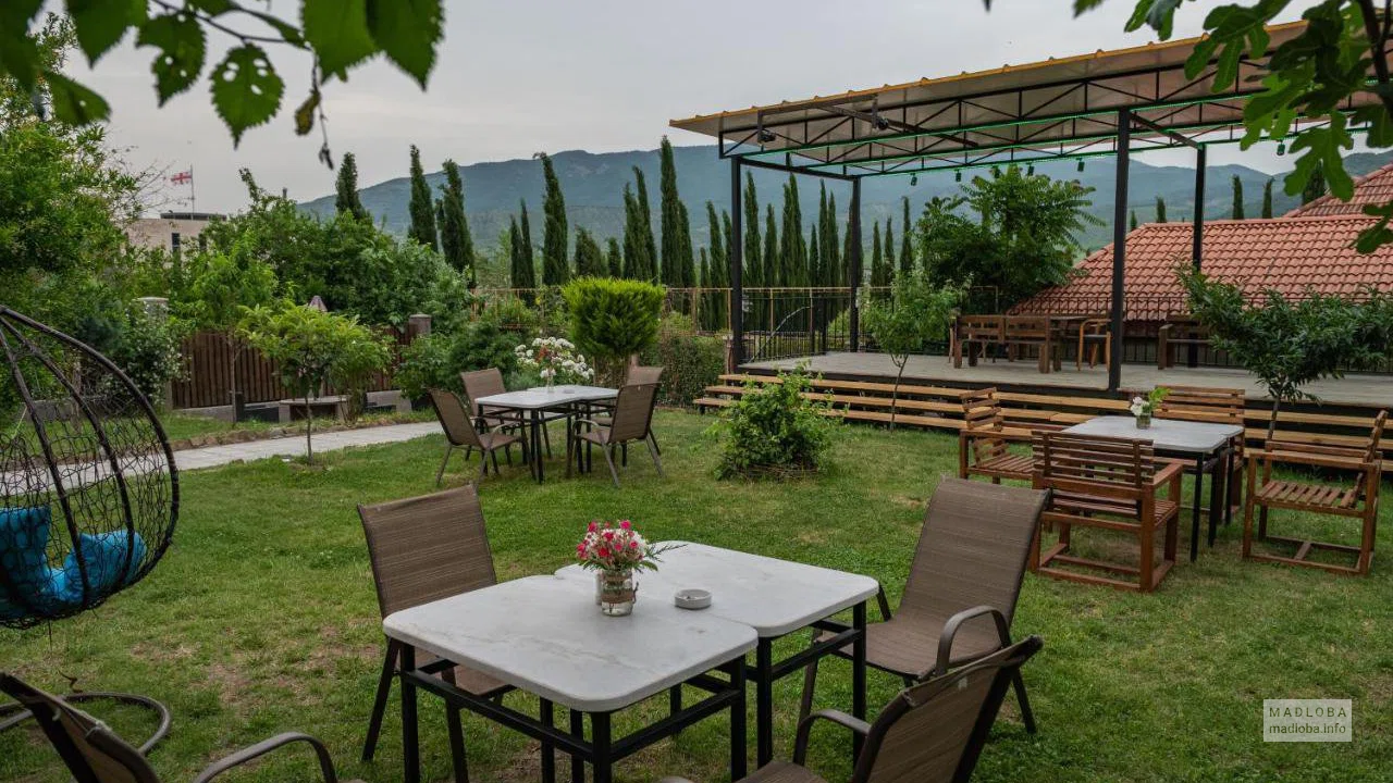 Сад в Panoramic Hotel Khedi в Мцхете
