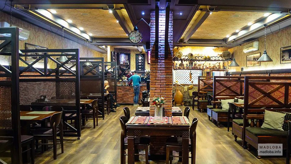 Вид зала в Khinkali House Kalakuri