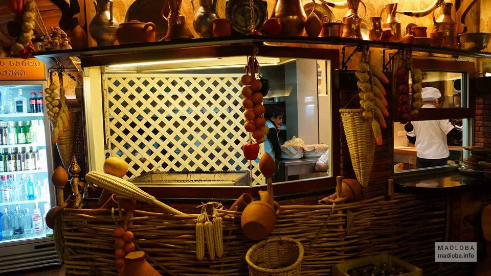 Вид кухни в Khinkali House Kalakuri