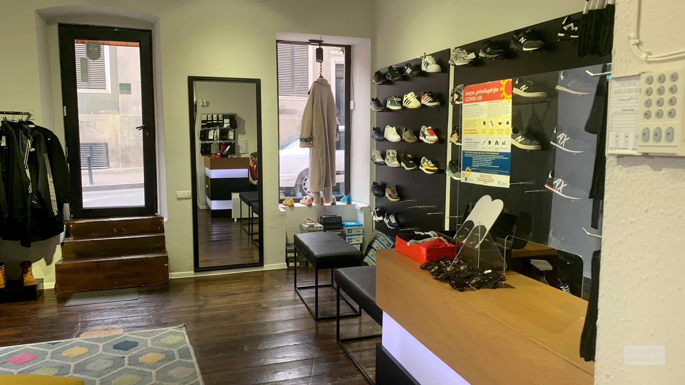 Интерьер Shoe store KICKS