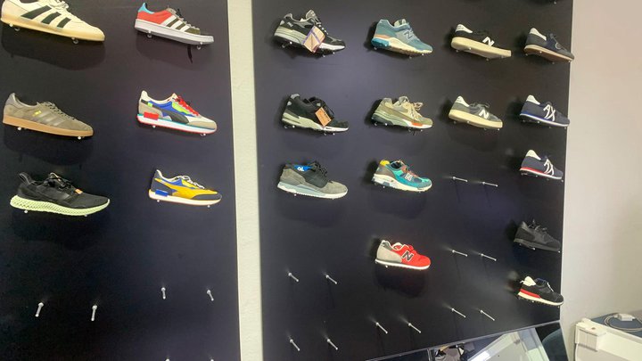 KICKS