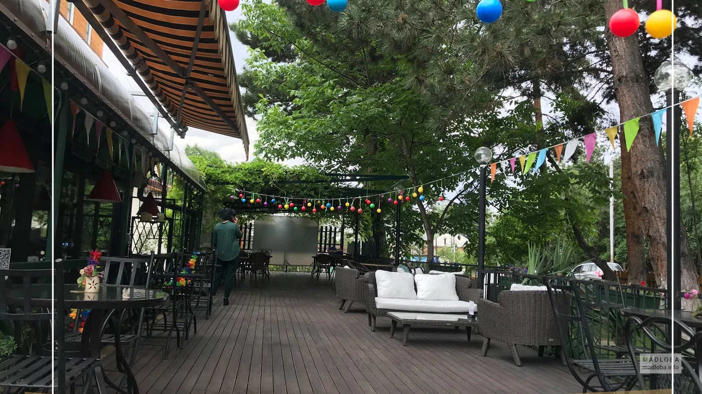 Летняя терраса в гостинице Kopala Tskneti