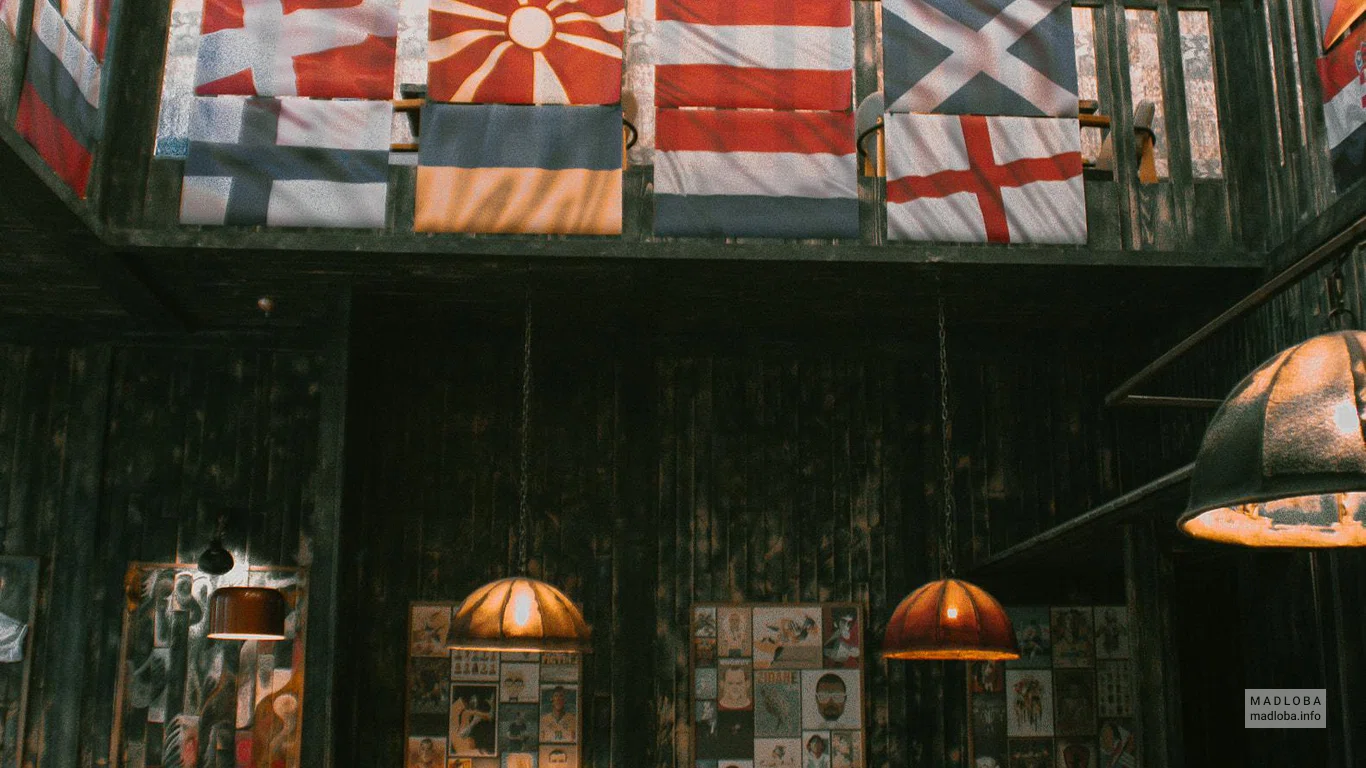 Интерьер в пабе Mary's Irish Pub