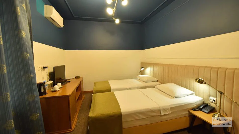 Спальня в номере KS Hotel