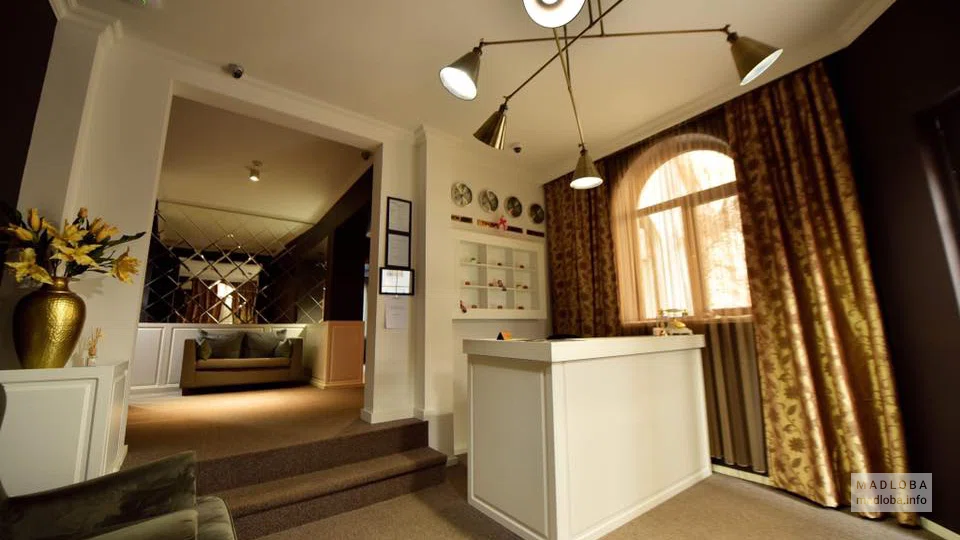 Ресепшен в KS Hotel в Грузии
