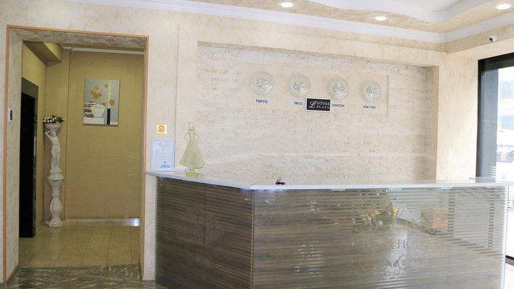 L Plaza Hotel