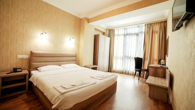L Plaza Hotel
