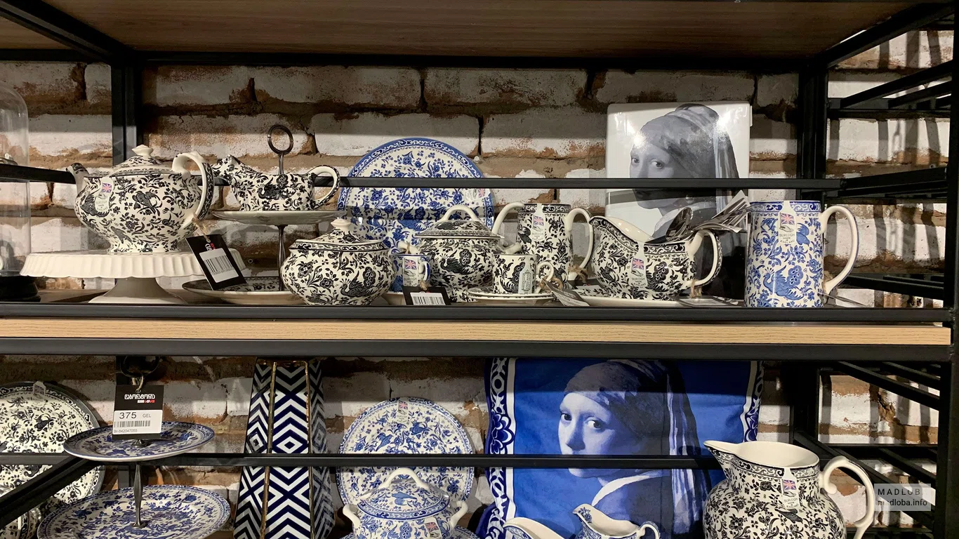 Фарфоровая посуда в Laboratory My Home Furniture store