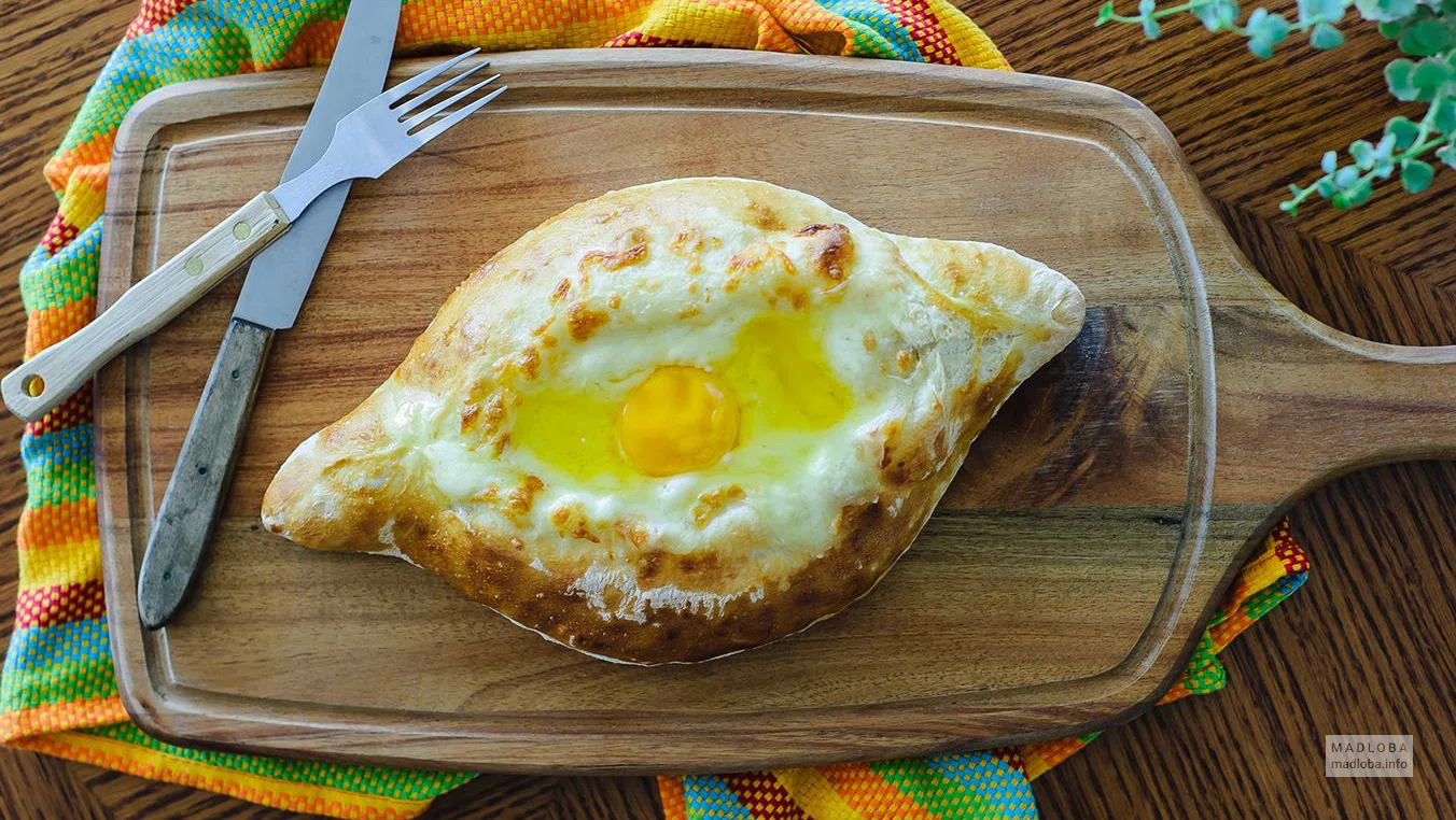 Хачапури с яйцом