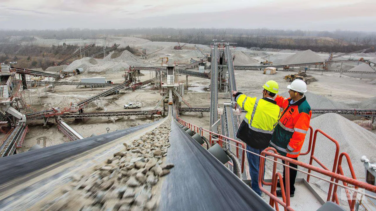 Производитель различных марок цемента "Heidelberg Cement Georgia" рабочие