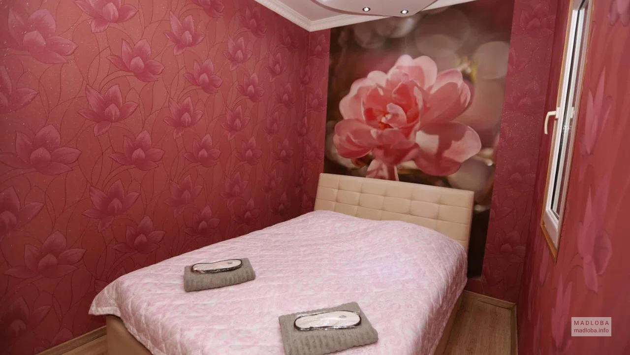 Кровать в апартаментах Lela