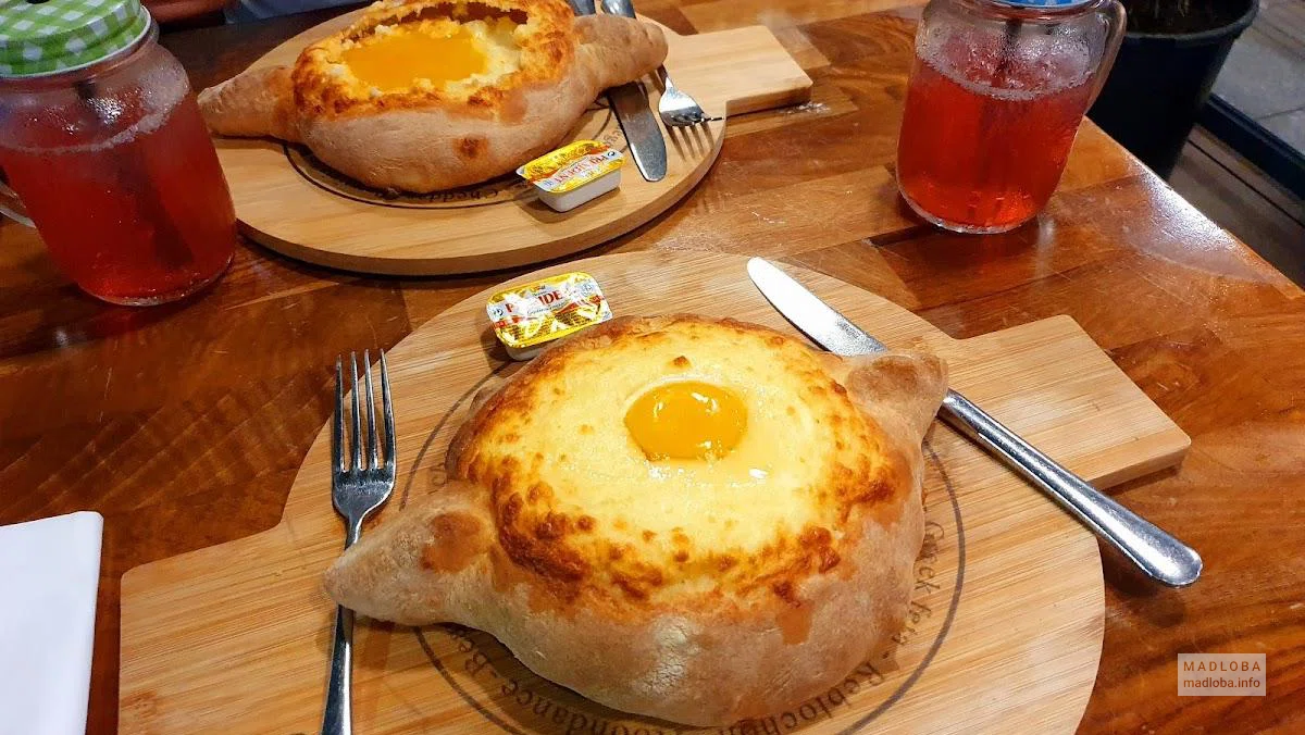 Хачапури в кафе Leville